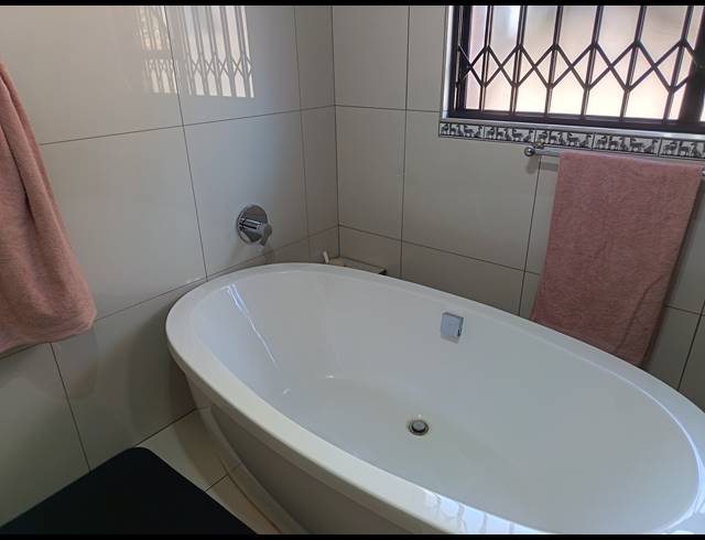 4 BEDROOM HOUSE FOR SALE IN GOLF PARK